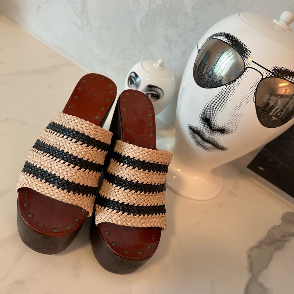 ❤️❤️Joie on trend crochet and wood sandals. Perfect for this season never worn